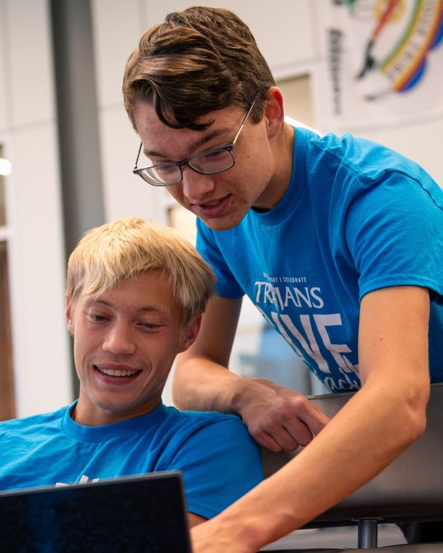 Two DSU students looking at computer