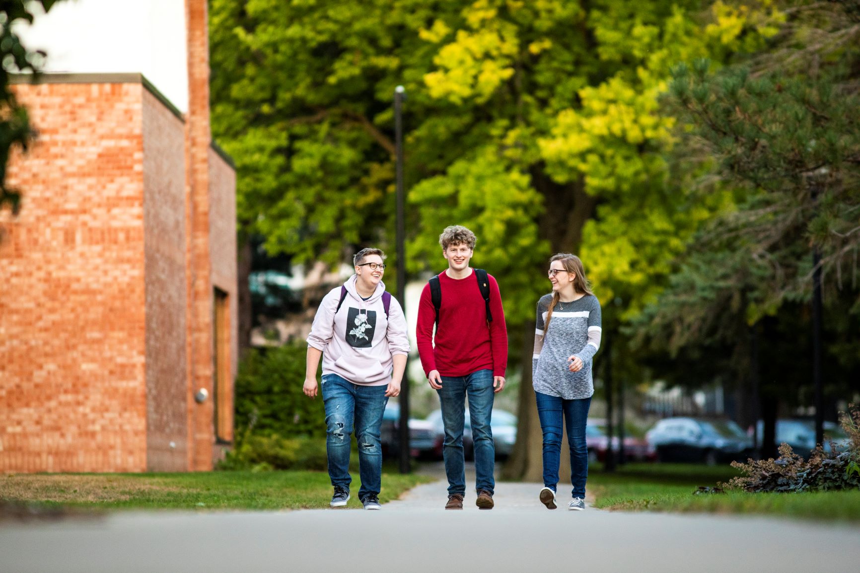 Students walking past Kennedy Hall