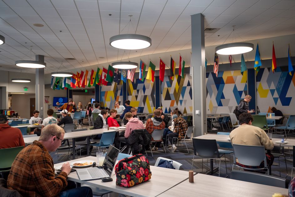DSU students eating at tables in Trojan Center.