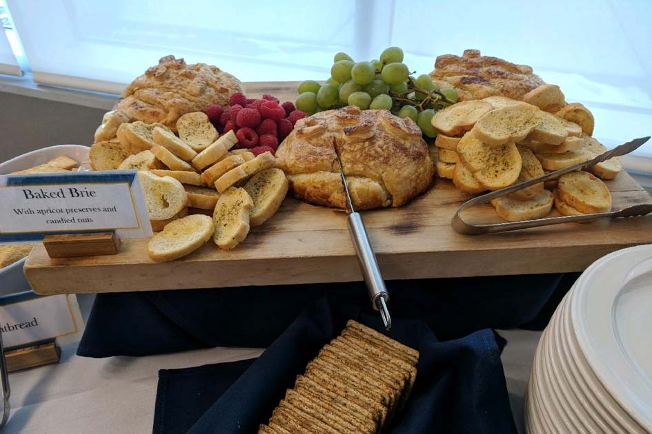 Baked brie and crackers