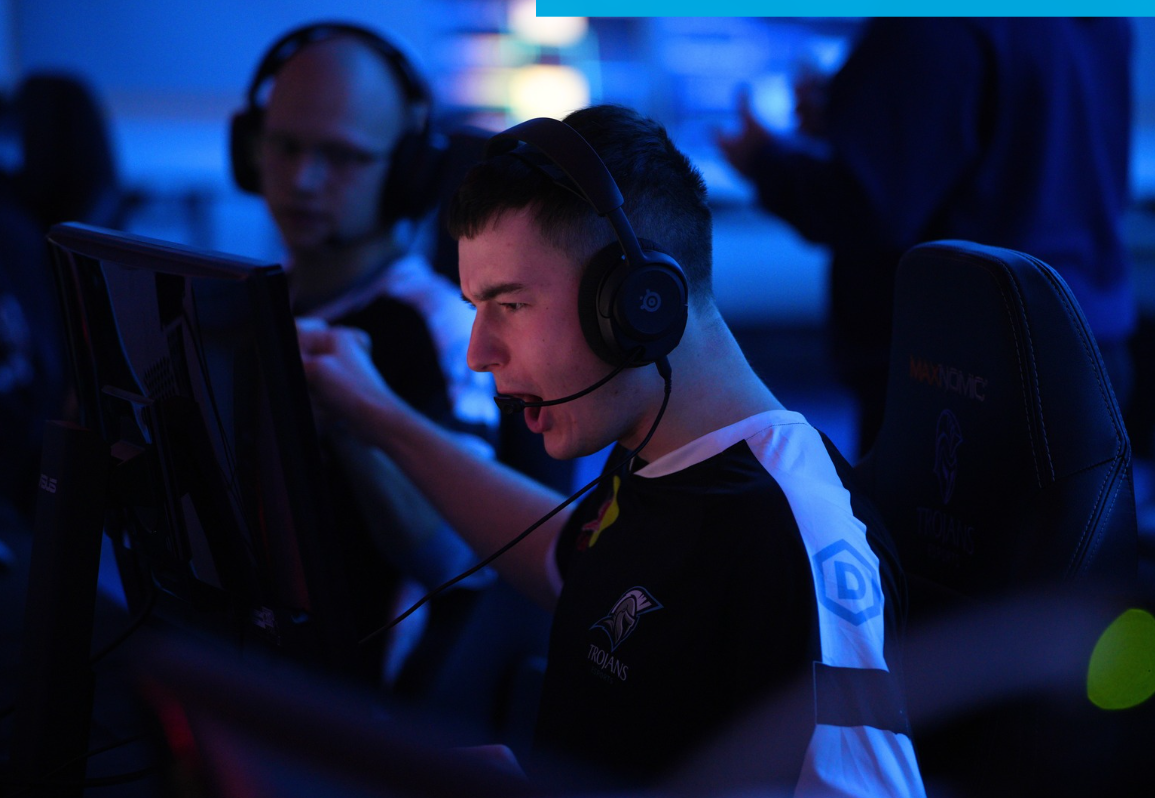 DSU students compete at the DSU Esports Arena.